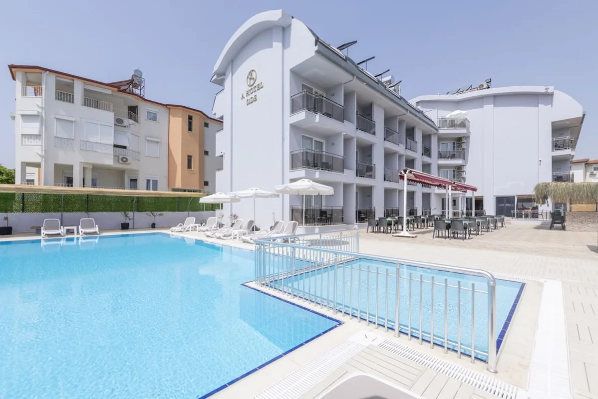 A Hotel Side, hoofdfoto