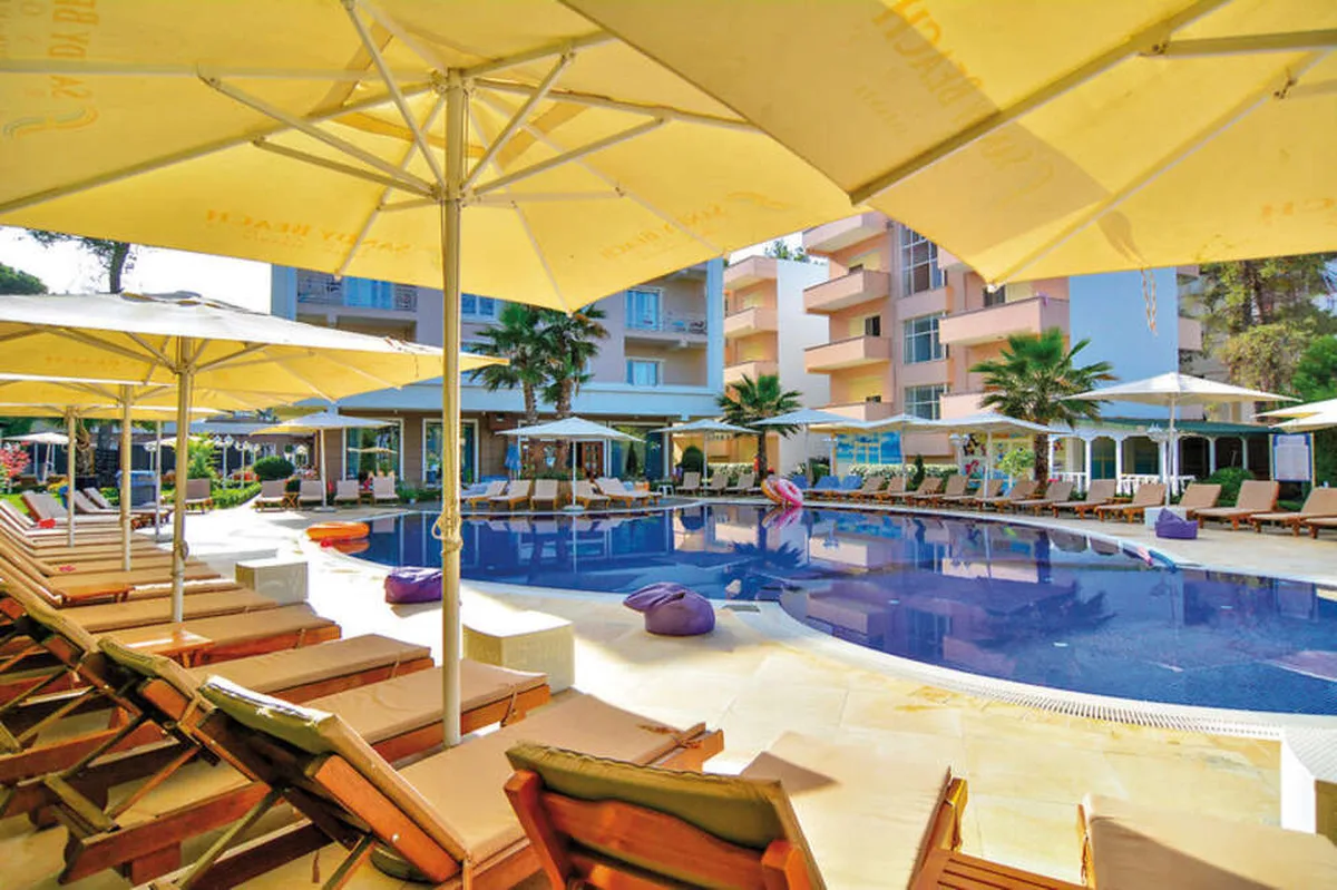 Sandy Beach Hotel — hoofdfoto