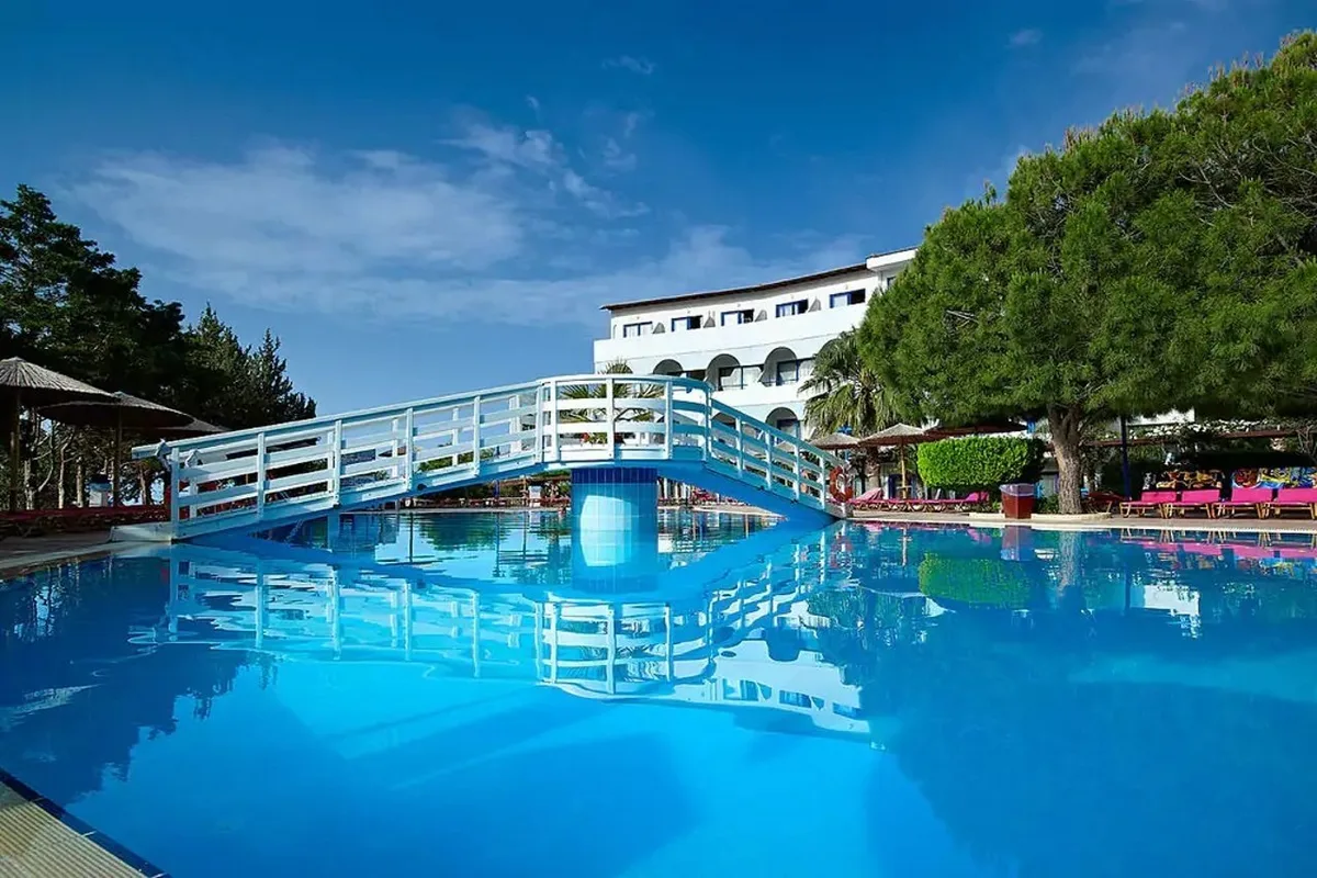 Sunrise Beach Resort — hoofdfoto