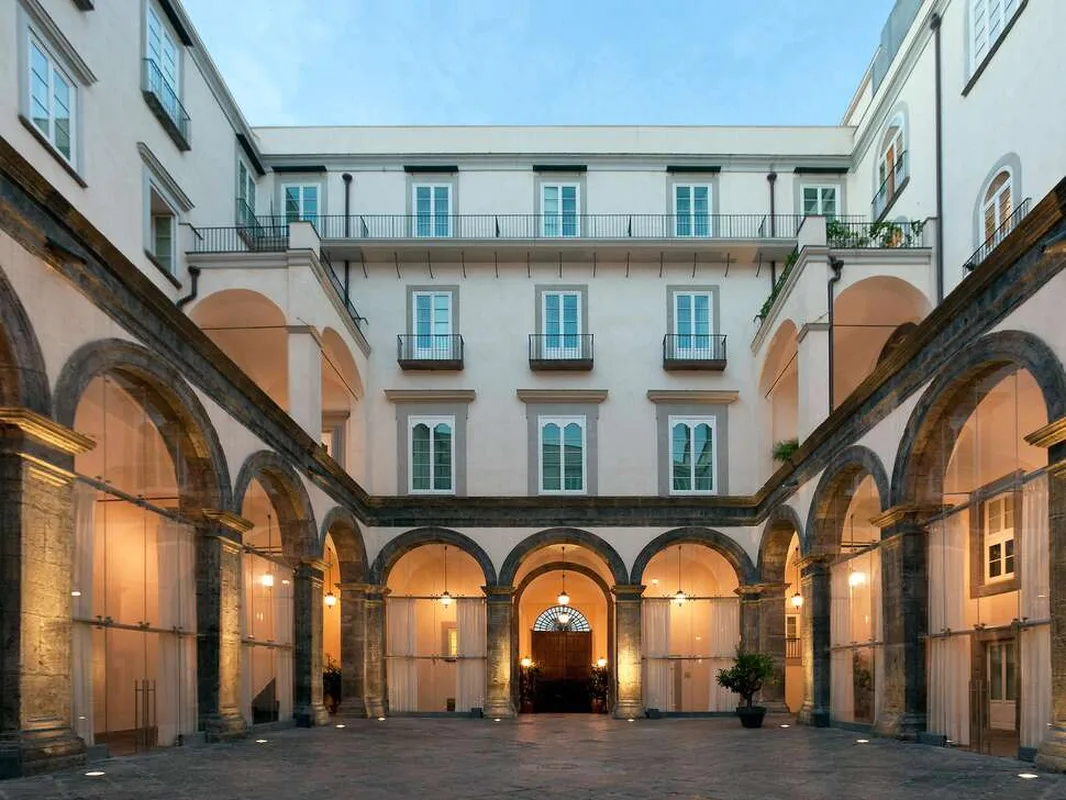 Palazzo Caracciolo Napoli — hoofdfoto