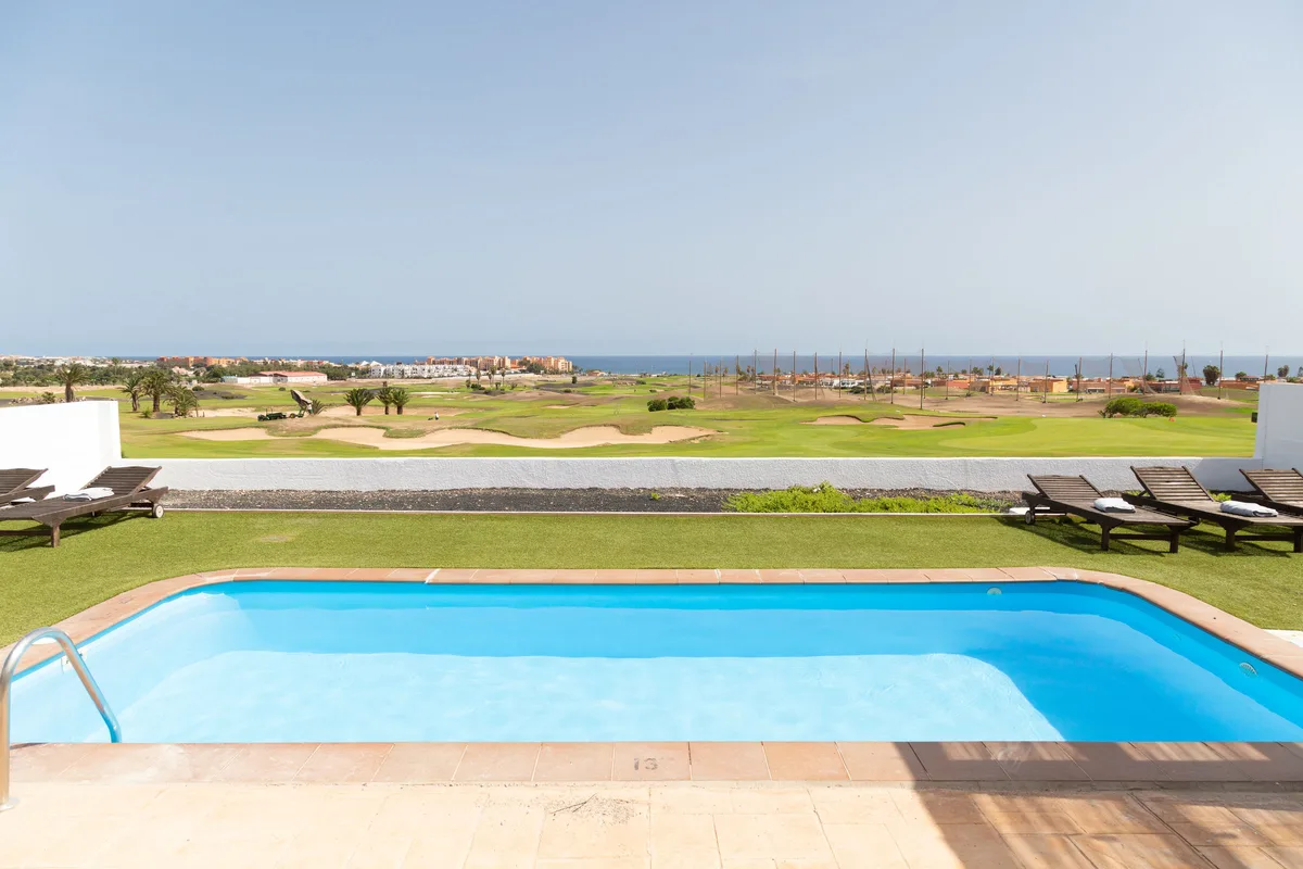 Ereza White Homes — hoofdfoto