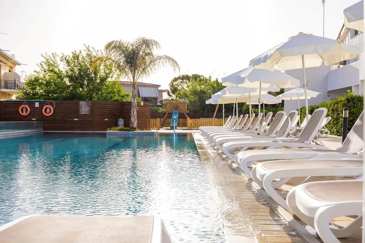 TIME TO SMILE Aphrodite Village — hoofdfoto
