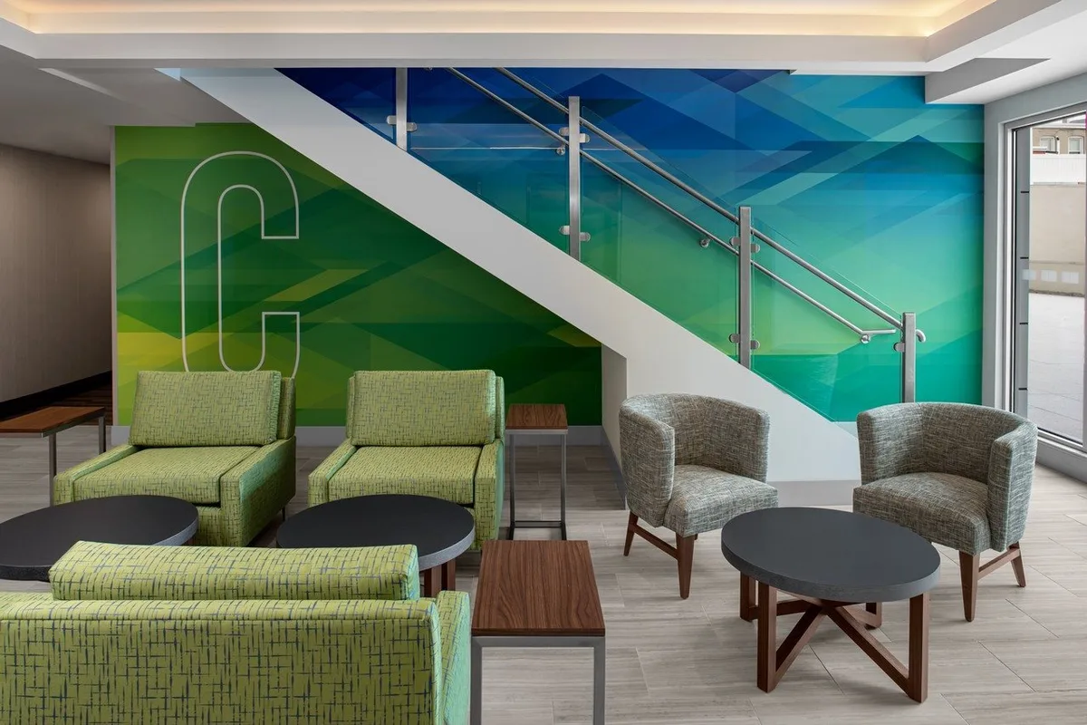 Holiday Inn Express & Suites Woodside Queens NYC — hoofdfoto