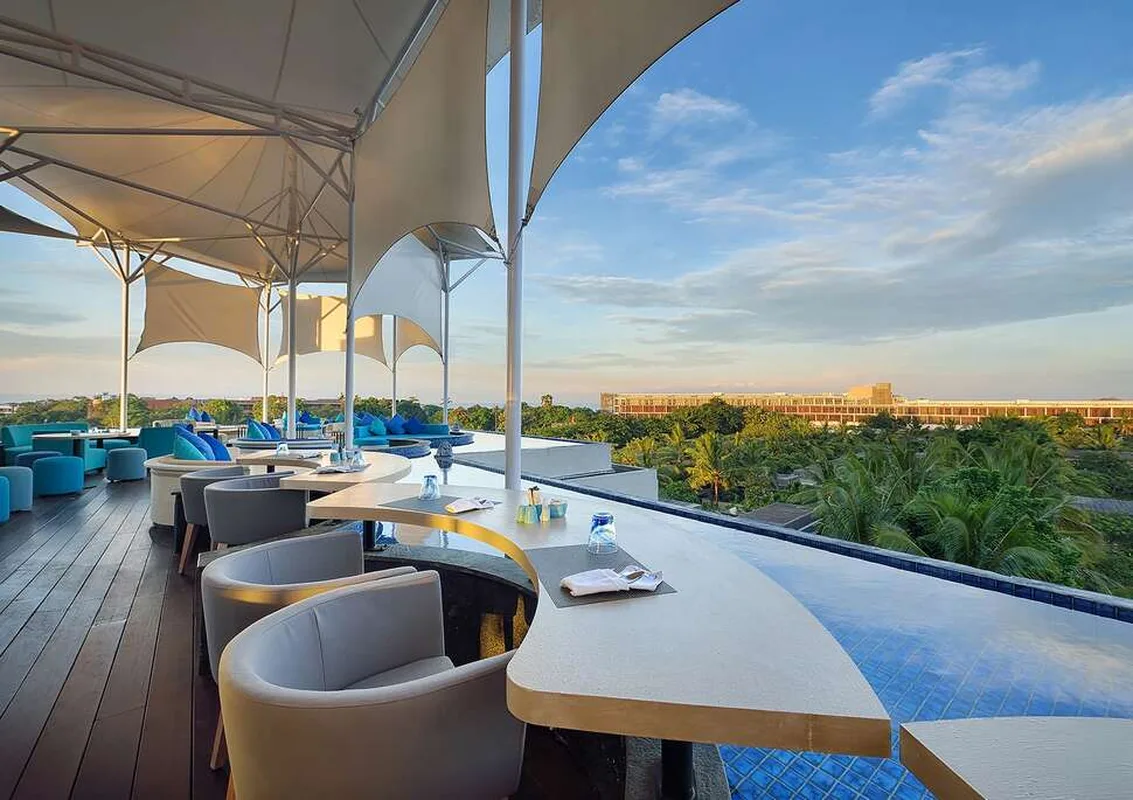 De Vins Sky Hotel Seminyak — hoofdfoto