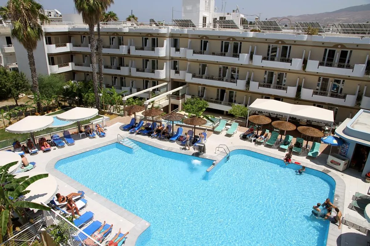 Hotel Astron — hoofdfoto