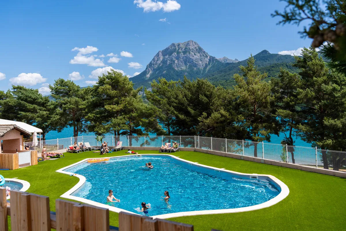 Camping La Presqu île Serre-ponçon — hoofdfoto