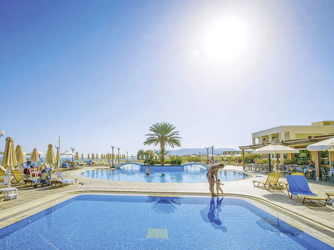 Hydramis Palace Beach Resort — hoofdfoto