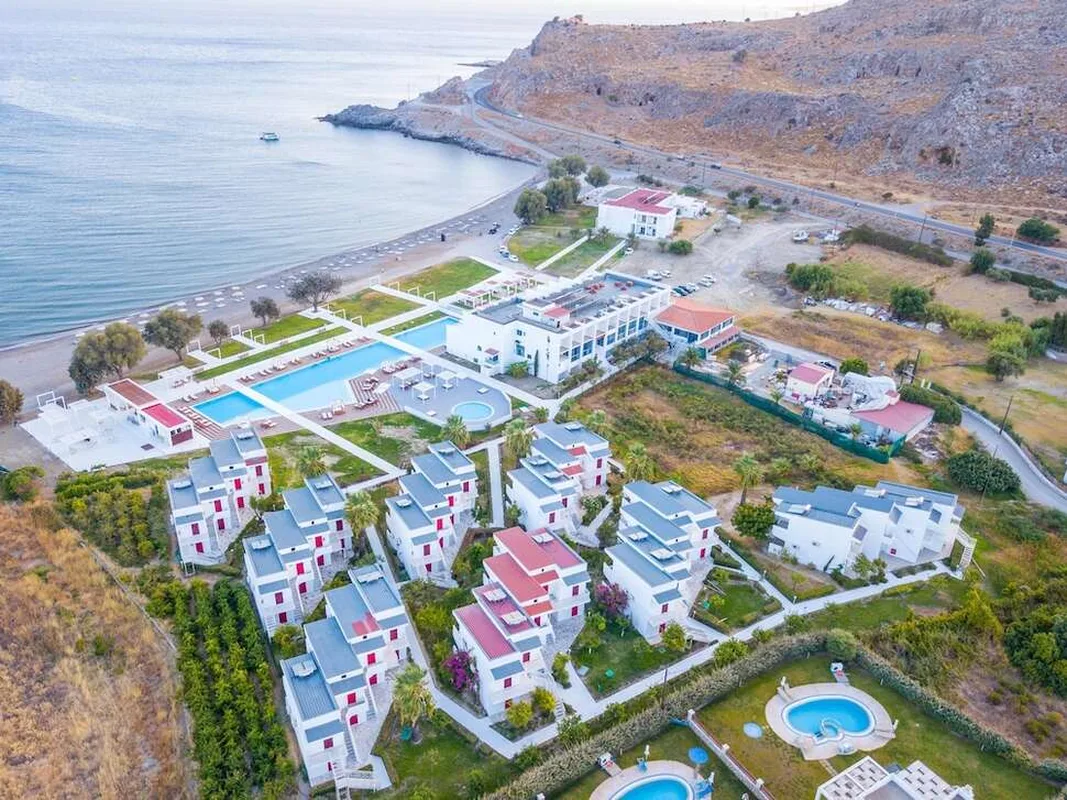 Kamari Plus Beach Resort — hoofdfoto
