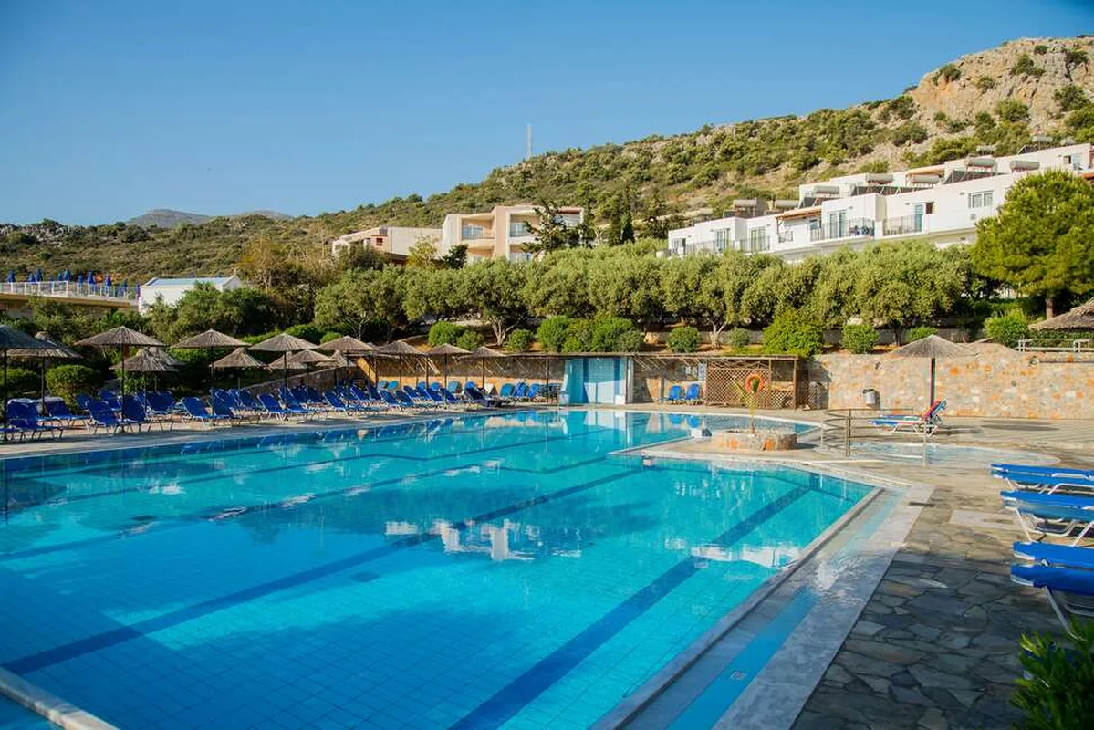 Semiramis Village, hoofdfoto