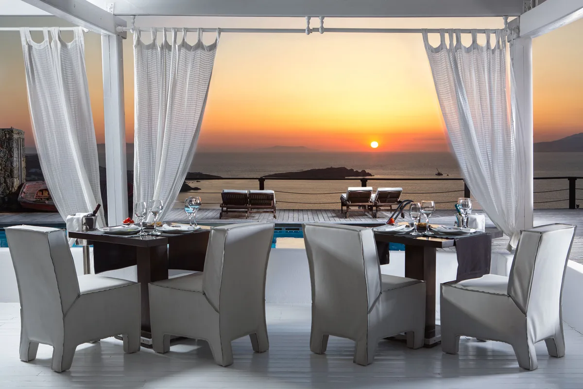 Tharroe Of Mykonos — hoofdfoto