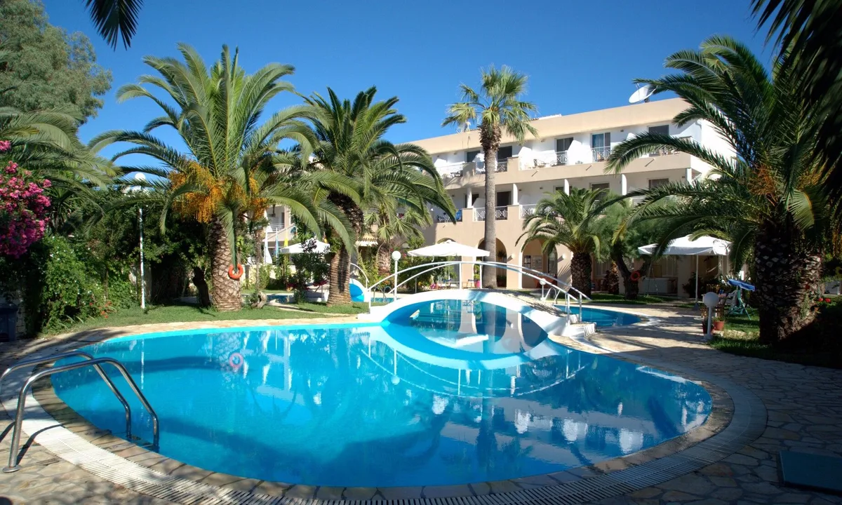 Three Stars Hotel Village — hoofdfoto