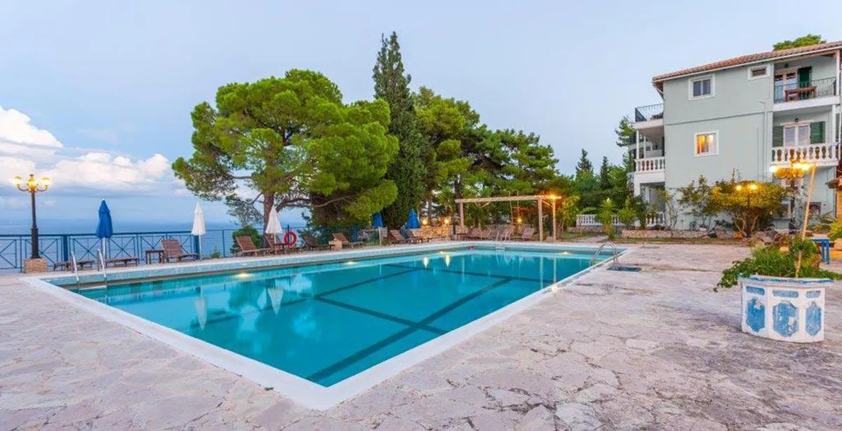 Kouros Hill Apartments — hoofdfoto