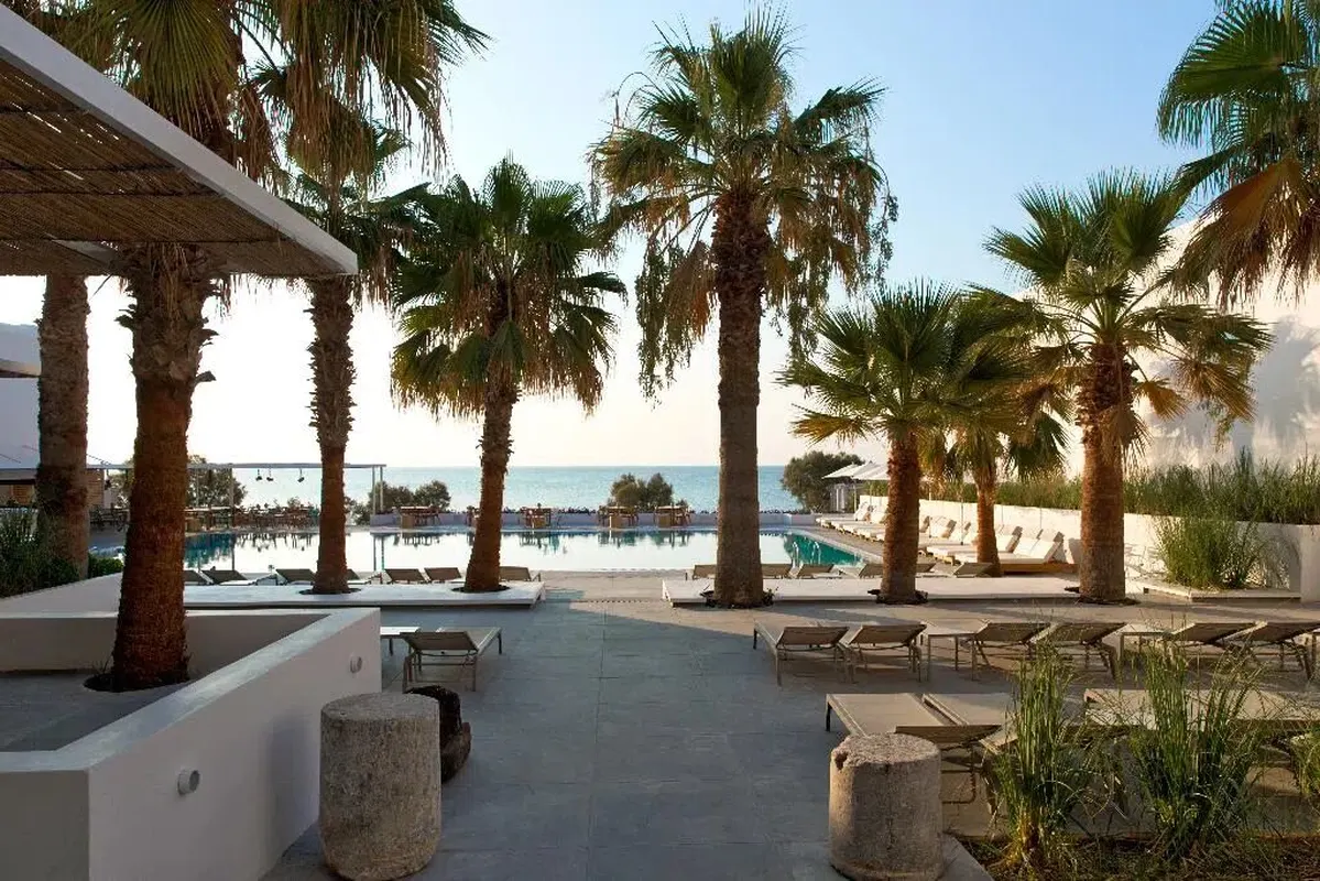 Kamari Beach Hotel — hoofdfoto