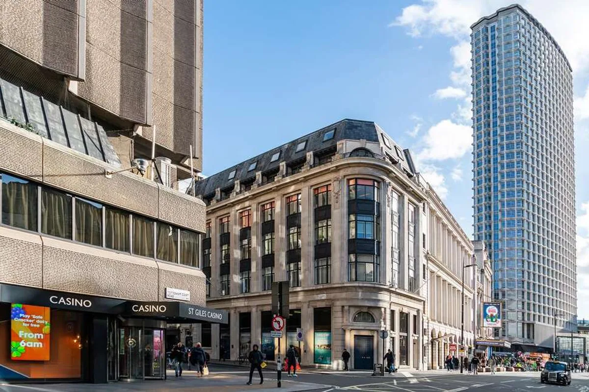 Zedwell Underground Tottenham Court Road — hoofdfoto