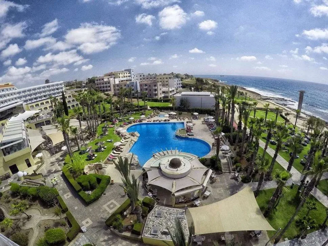St. George Hotel Spa & Beach Resort — hoofdfoto