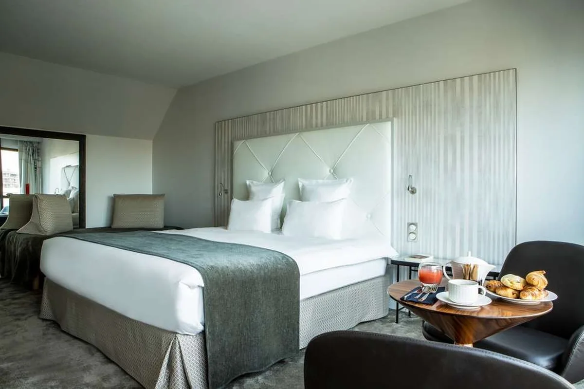 Le Parisis Hotel — hoofdfoto
