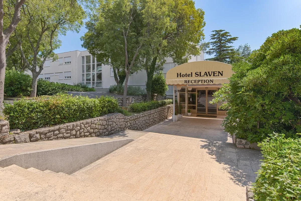 Pavilion Slaven — hoofdfoto