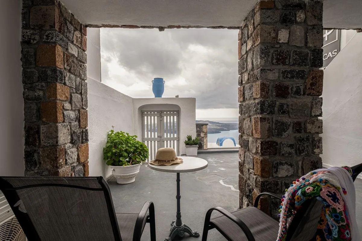 Loucas On The Cliff — hoofdfoto