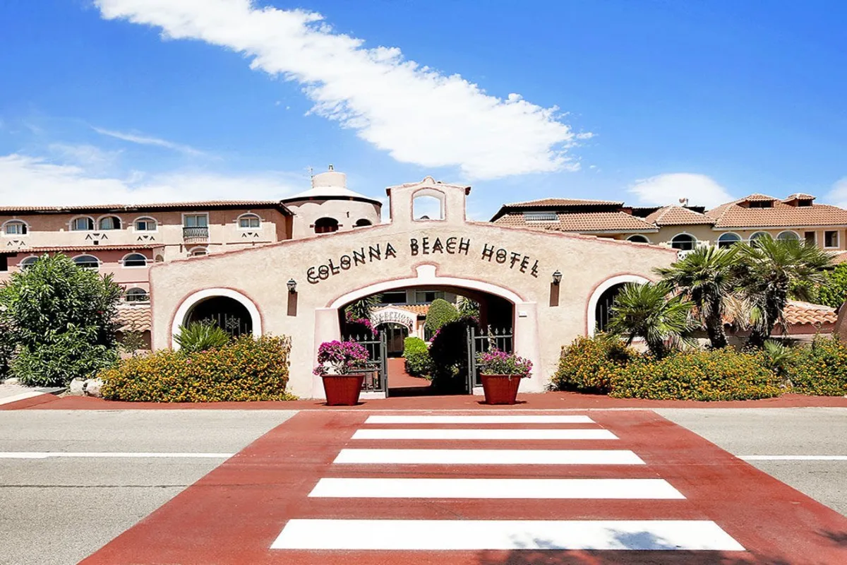 Colonna Beach Hotel & Apartments — hoofdfoto