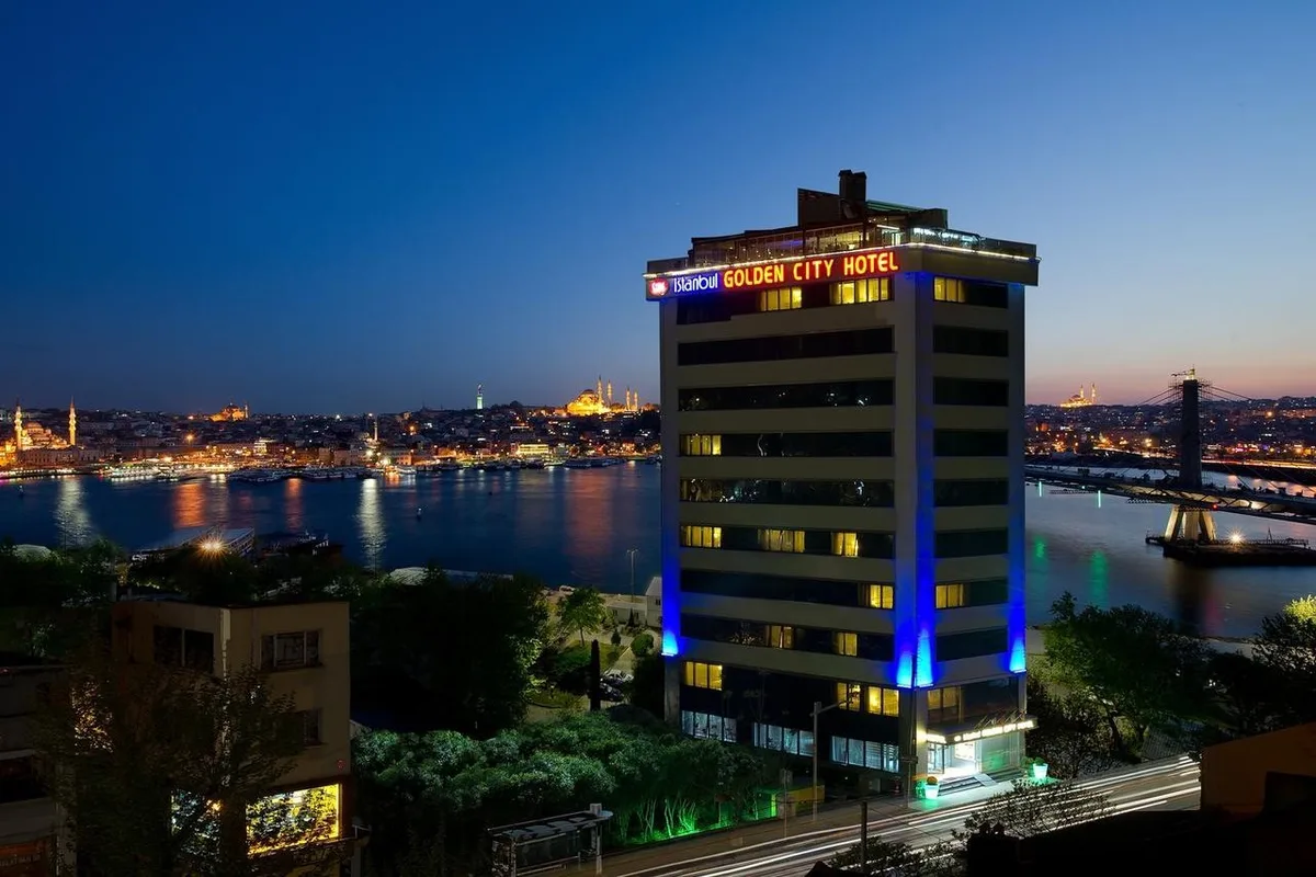 Golden City Hotel — hoofdfoto