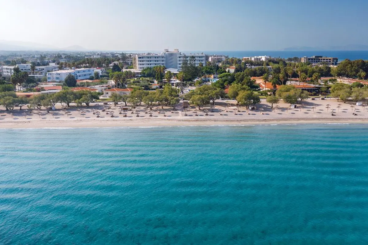 Grand Blue Beach — hoofdfoto