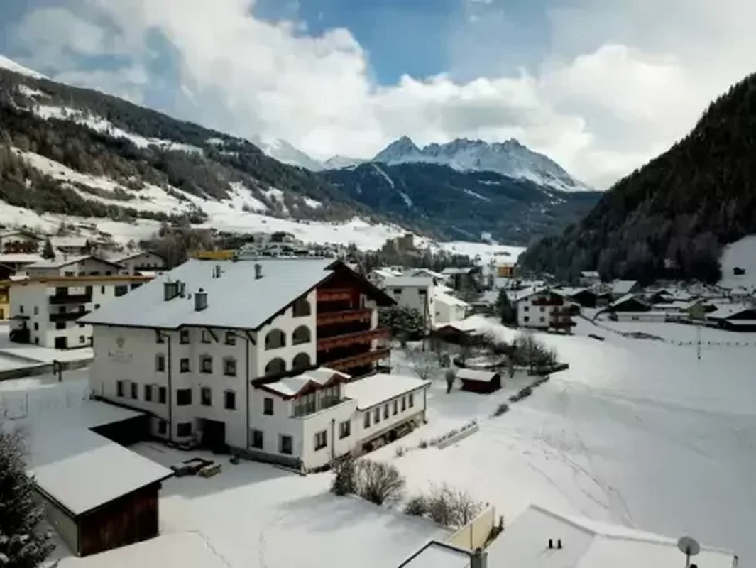 Kerstreis Nauders in Tirol — hoofdfoto