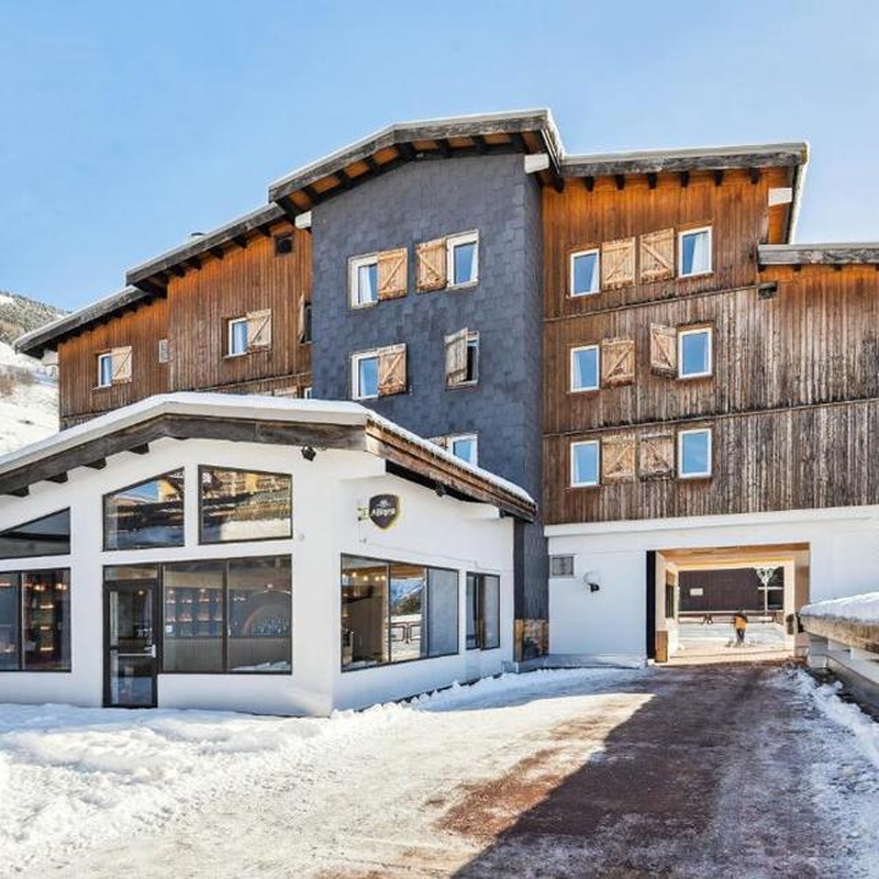 Hotel Turan — hoofdfoto