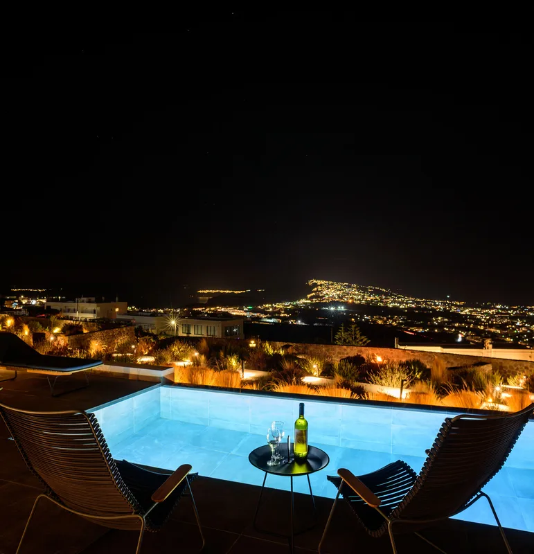 Apikia Santorini, hoofdfoto