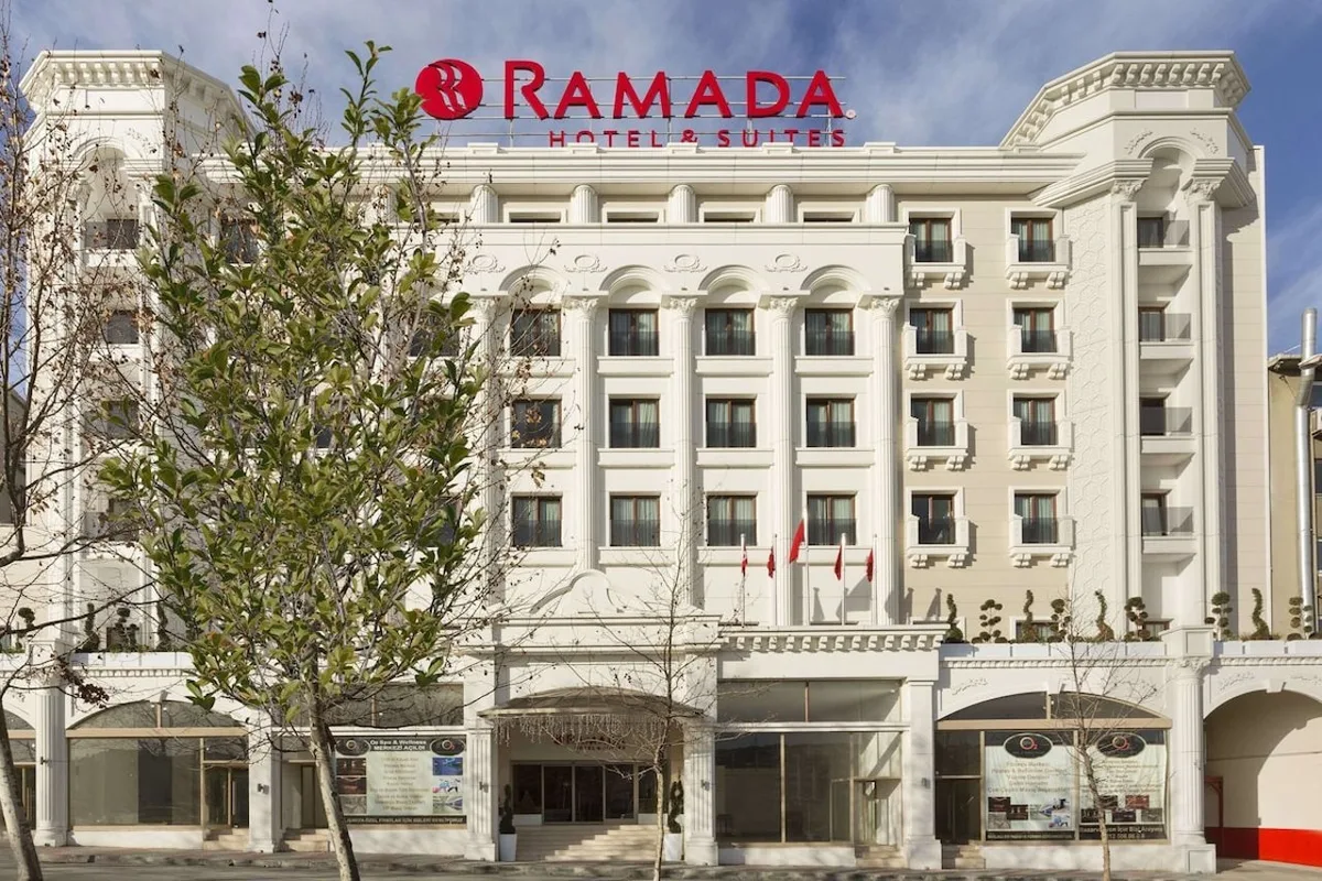 Ramada Hotel & Suites by Wyndham Istanbul Merter — hoofdfoto