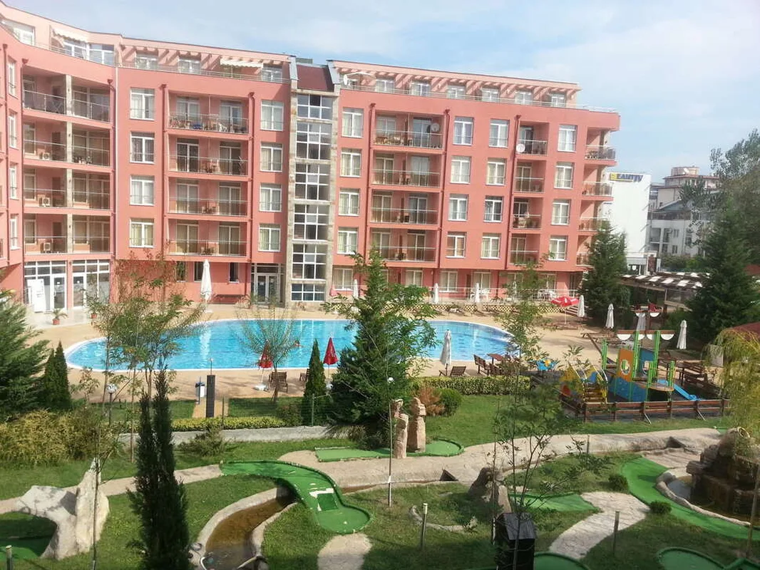 Rainbow 4 Holiday Complex — hoofdfoto