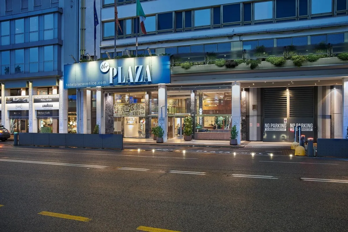 Hotel Plaza — hoofdfoto