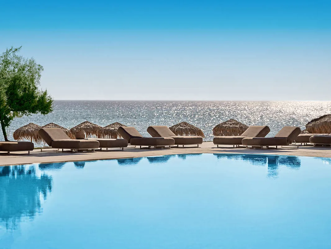 The Bay Hotel & Suites — hoofdfoto