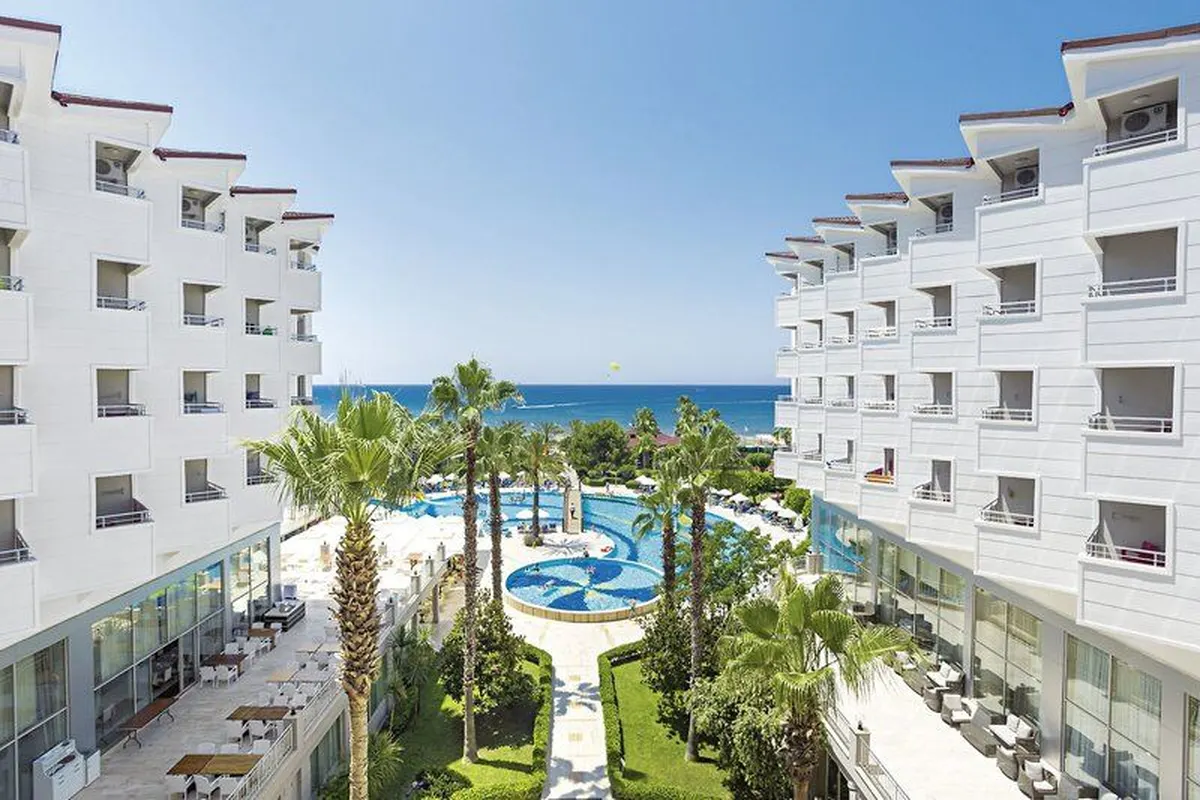 Hotel Terrace Beach Resort — hoofdfoto