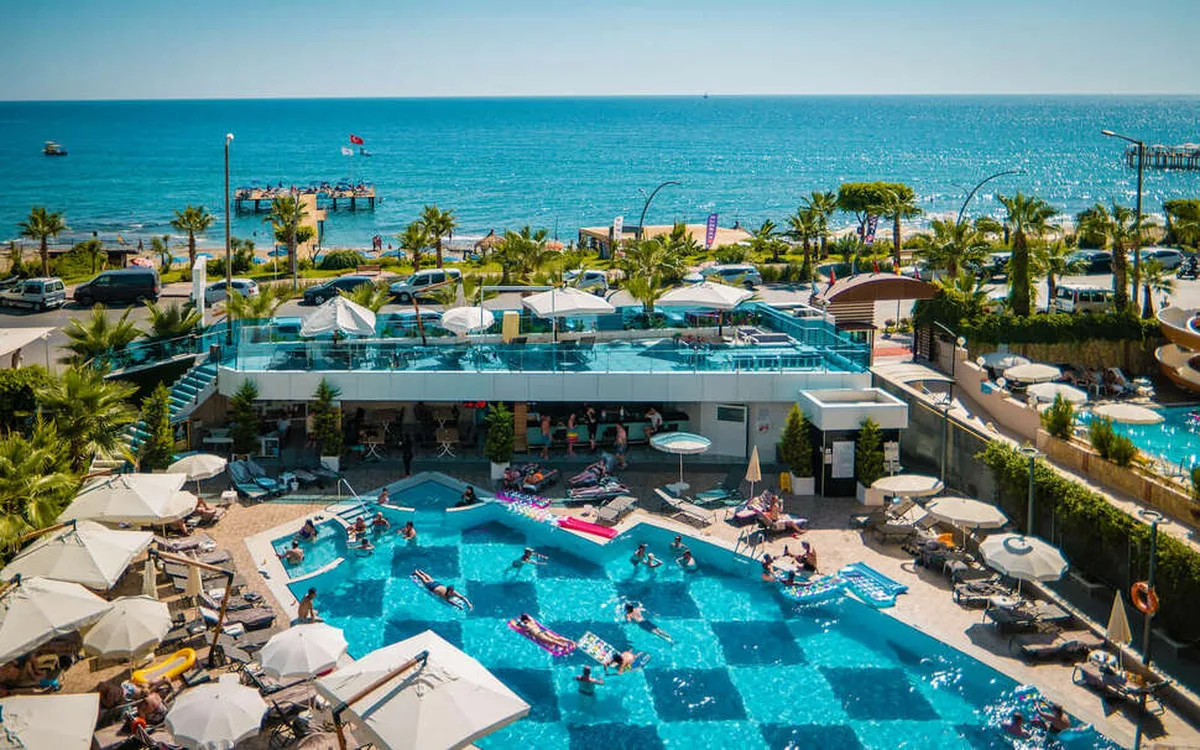 Sunprime C-Lounge — hoofdfoto