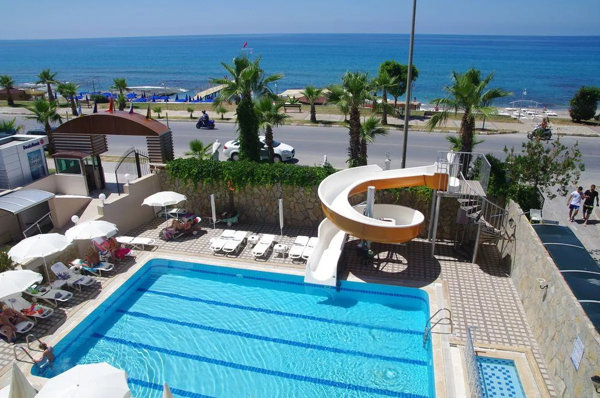 Club Bayar Beach, hoofdfoto