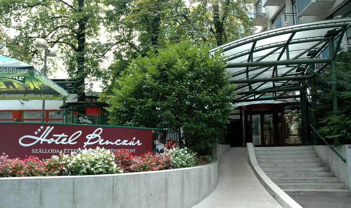 Hotel Benczur — hoofdfoto