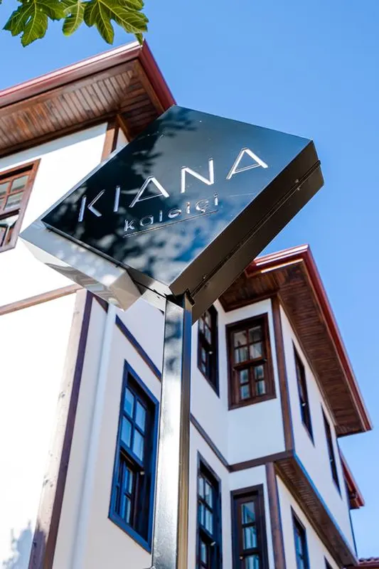 Kiana Kaleici — hoofdfoto