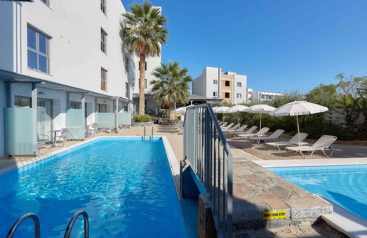 Pollis Hotel — hoofdfoto