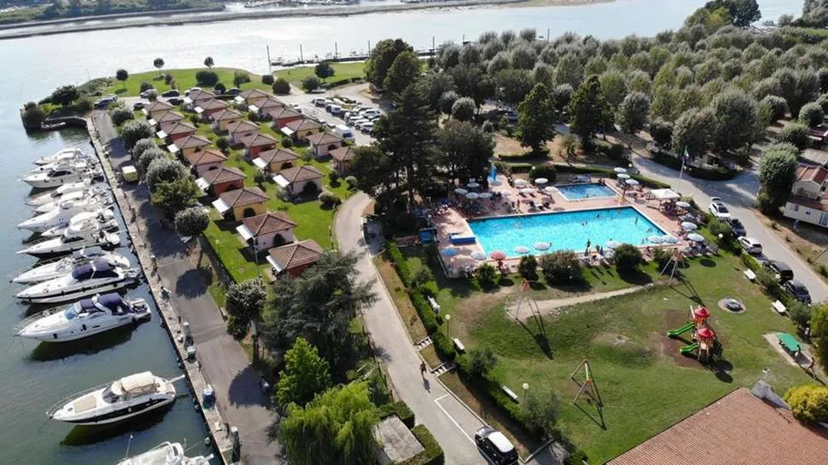 Iron Gate Marina 3B — hoofdfoto