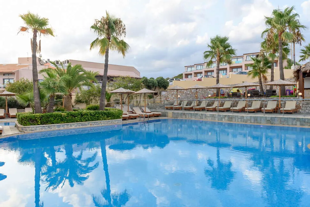 Theo Hotel Agia Marina — hoofdfoto