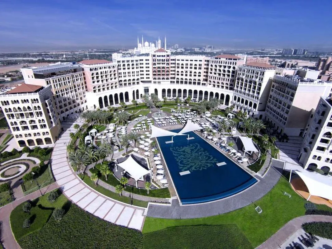 The Ritz-Carlton Abu Dhabi Grand Canal — hoofdfoto