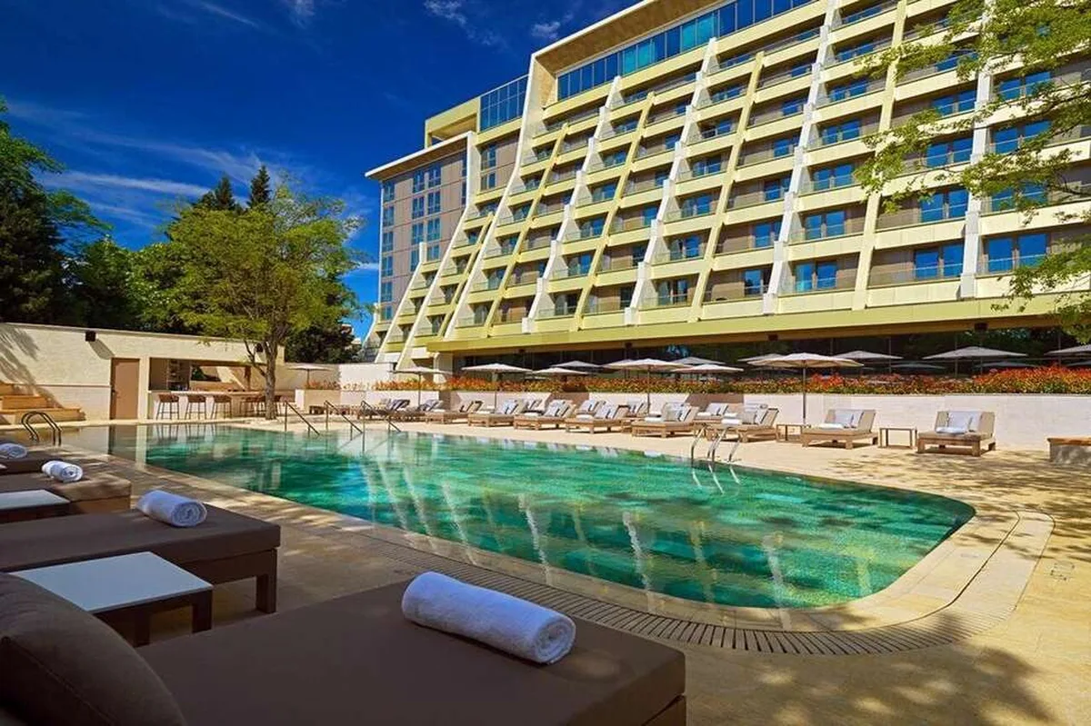 Sheraton Grand Tbilisi Metechi Palace — hoofdfoto