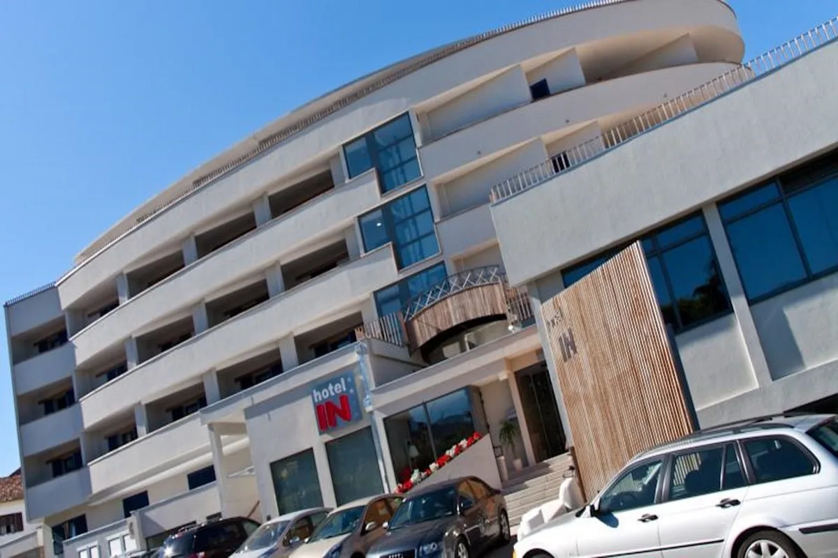Hotel In — hoofdfoto