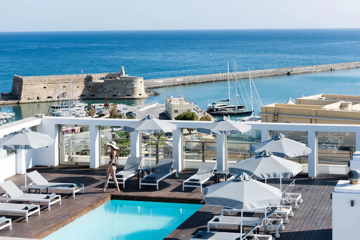 Aquila Atlantis, hoofdfoto