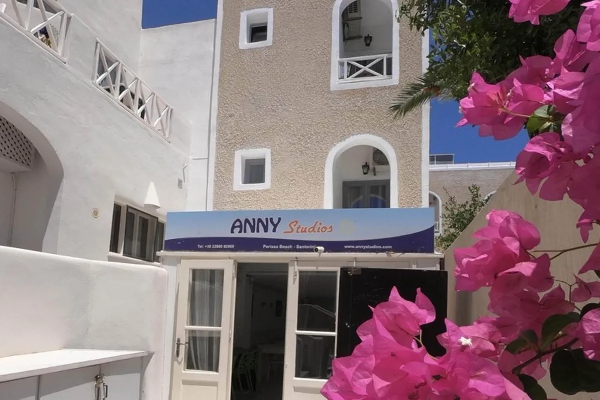 Anny Studios, hoofdfoto