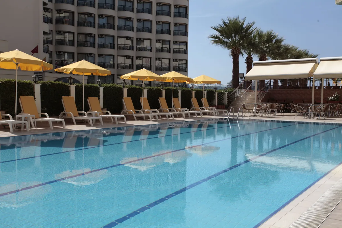 Palm Hotel, hoofdfoto