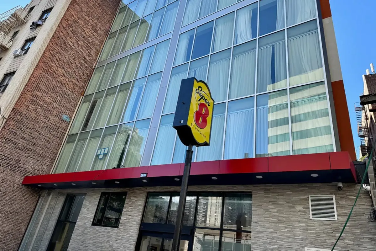 Super 8 by Wyndham Bronx Near Stadium — hoofdfoto