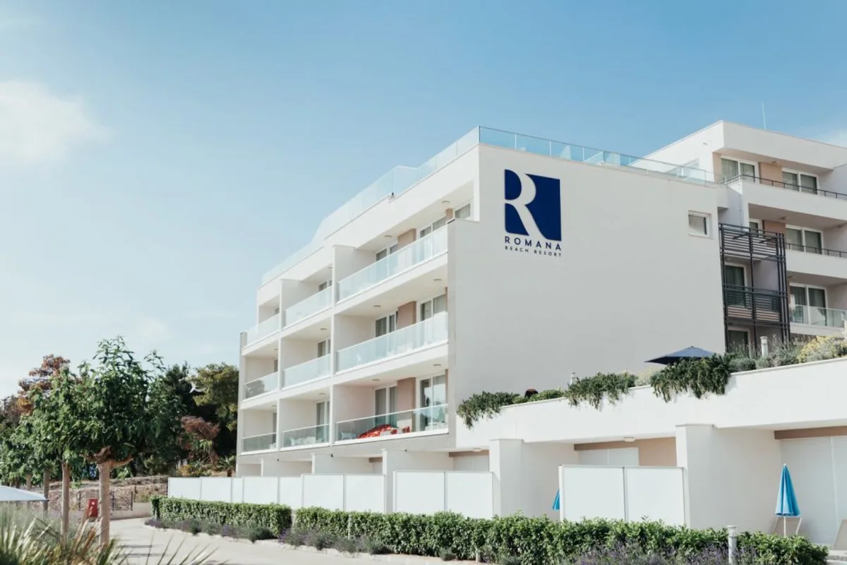 Romana Beach Apartments — hoofdfoto