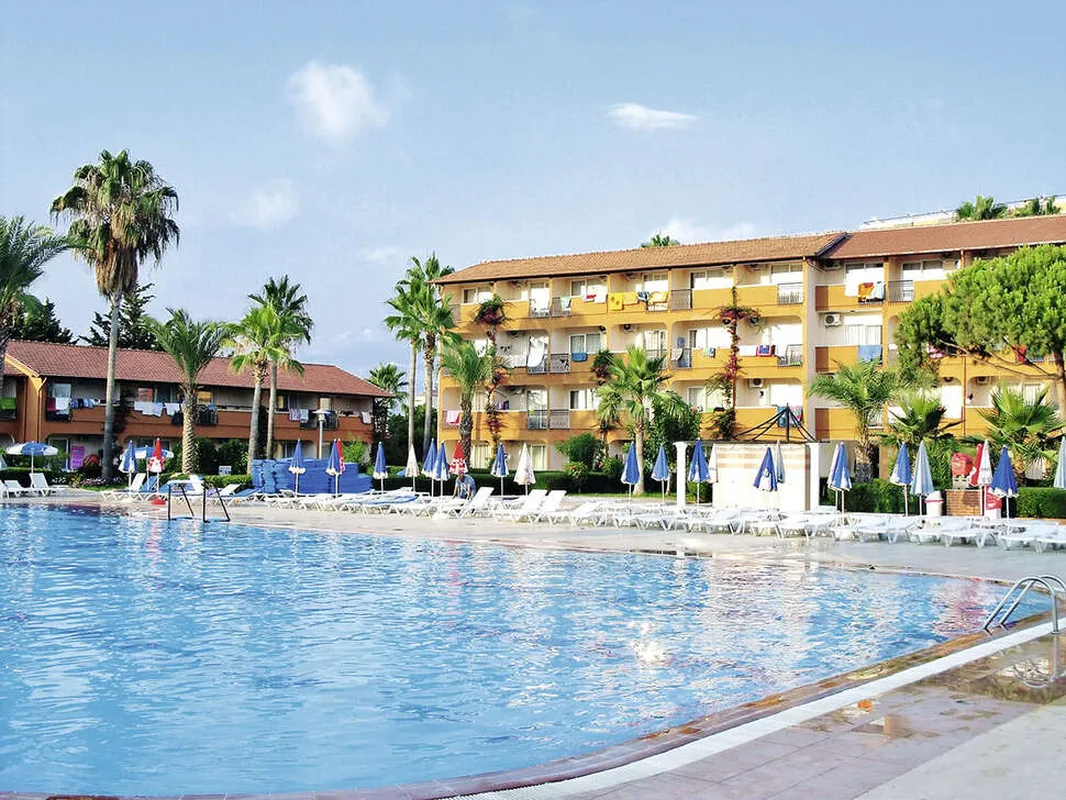 Club Turtas Beach Hotel — hoofdfoto
