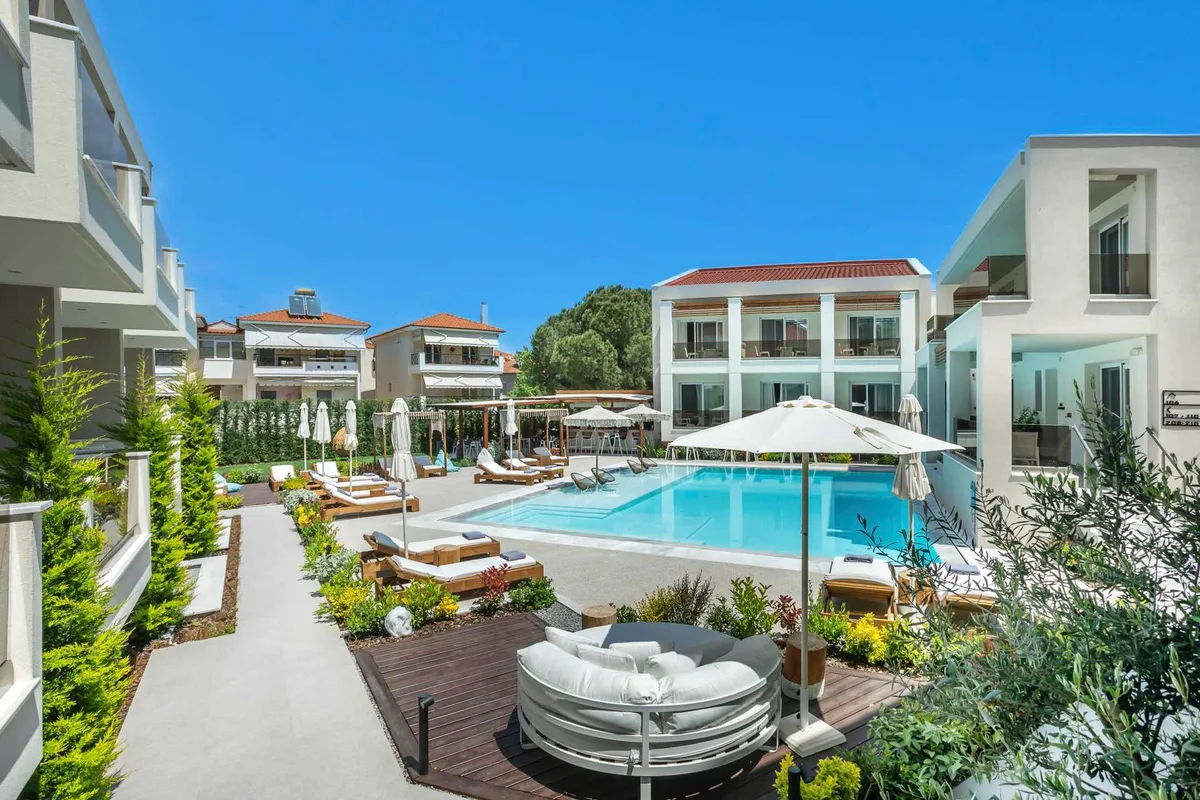Mirablue Luxury Residences — hoofdfoto